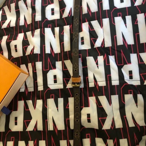 Louis Vuitton - Picture 2 of 8